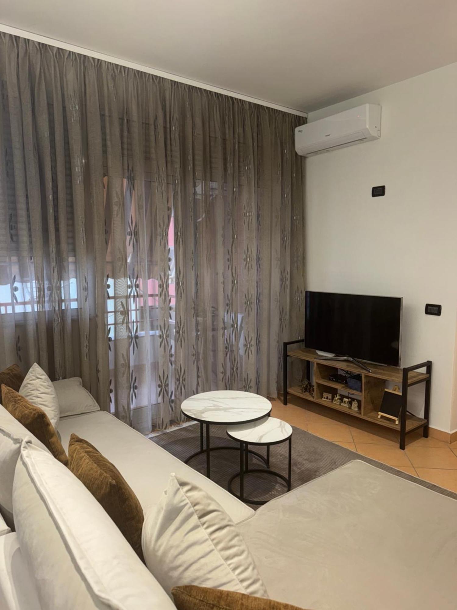 Am Apartment Tirana Esterno foto