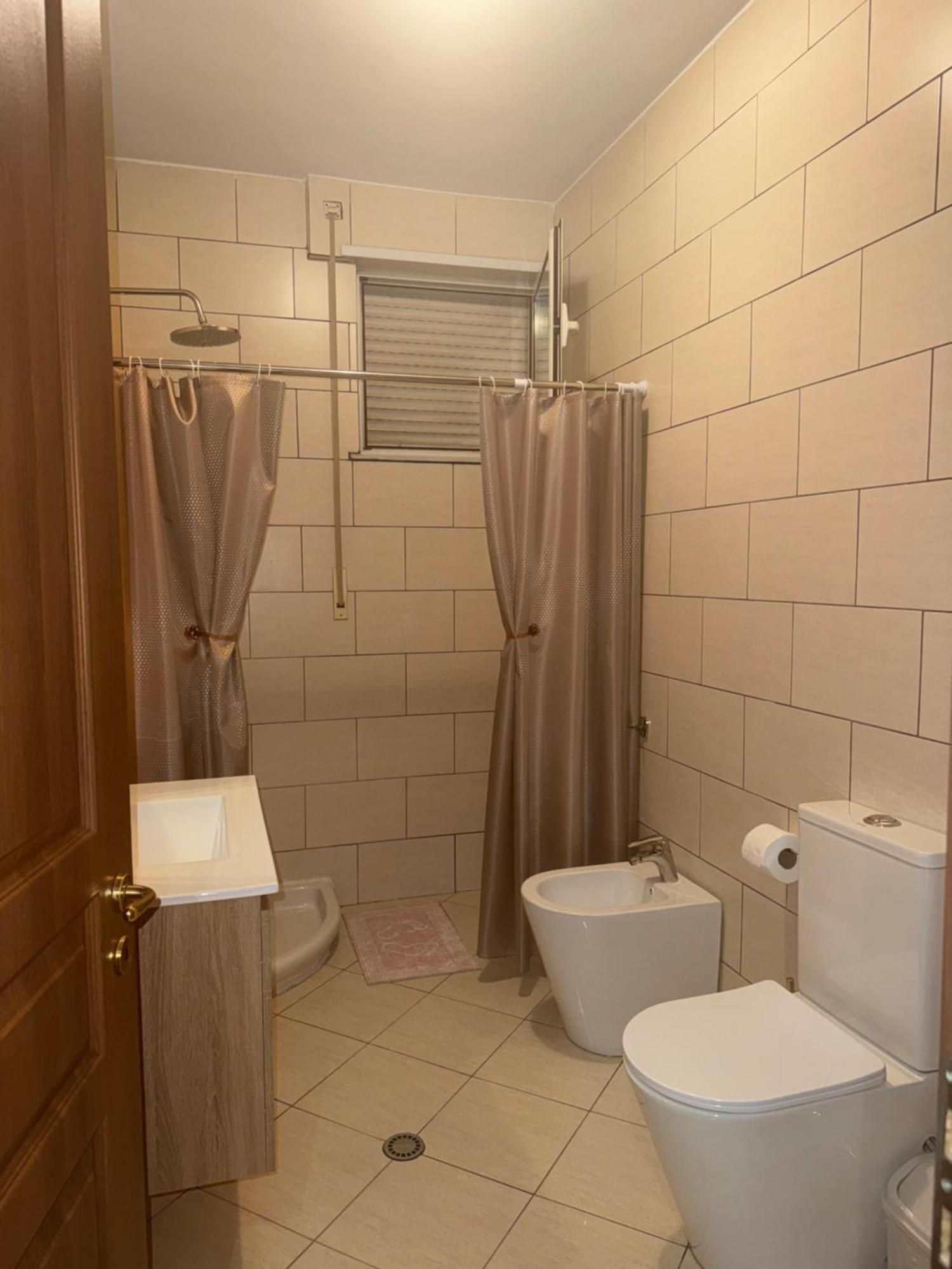 Am Apartment Tirana Esterno foto